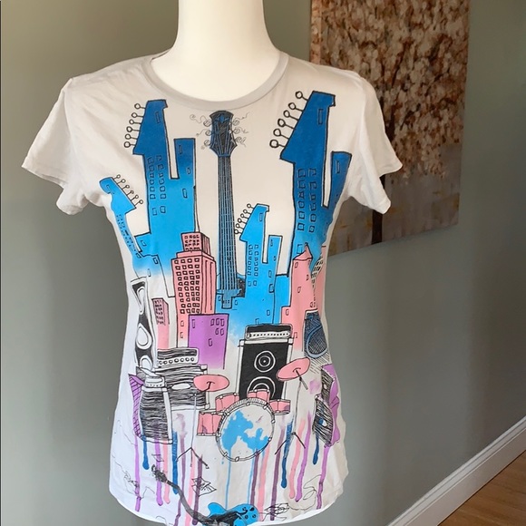 Awesome guitar and band cityscape tee - Picture 2 of 5